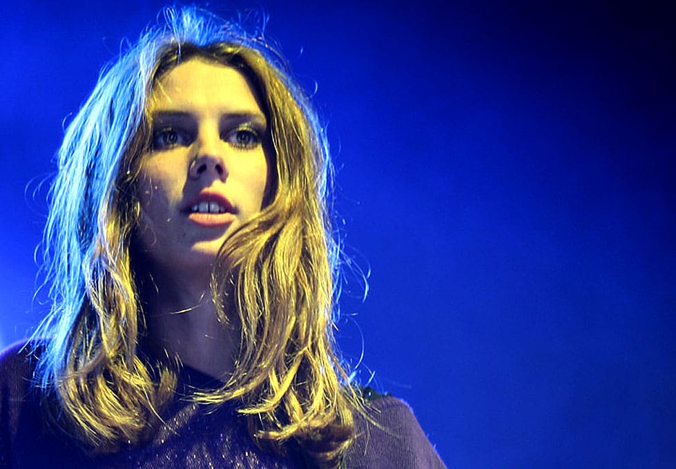 Ellie Rowsell of Wolf Alice  - giving 110% 
