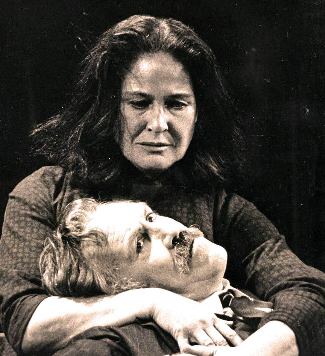 Colleen Dewhurst (with Jason Robards during A Moon For The Misbegotten) - giants of the Stage.