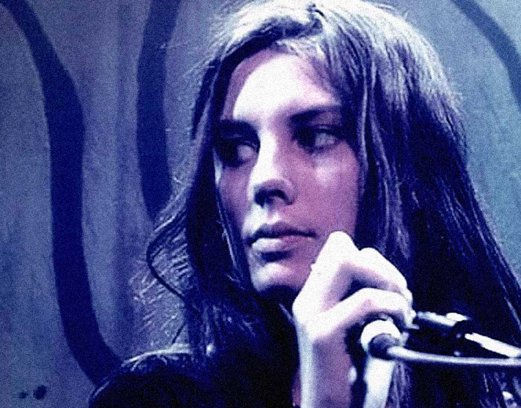 Ellie Rowsell of Wolf Alice - The lovechild of Folk and Grunge.