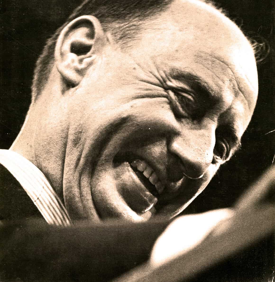 Headline, music, jazz, musician, vintage, black and white, joyful, classic photograph, 1950s, iconic jazz artist, historical music archive, Past Daily.