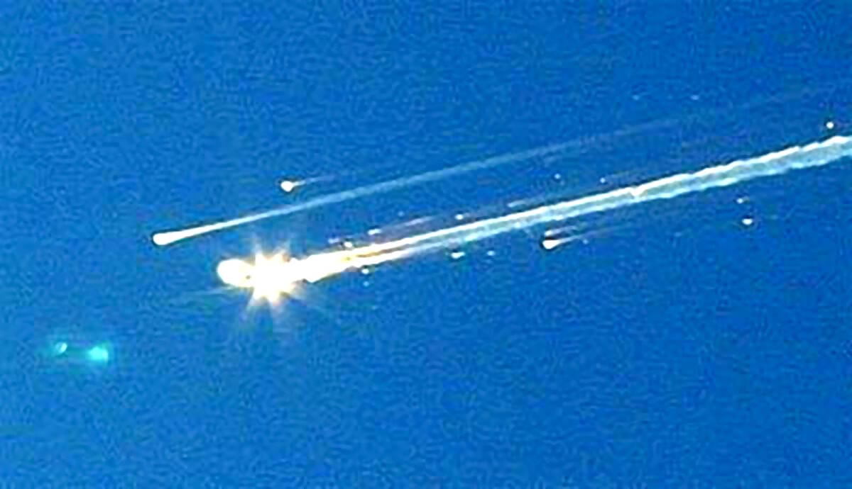 Shuttle Columbia breaking up on re-entry.