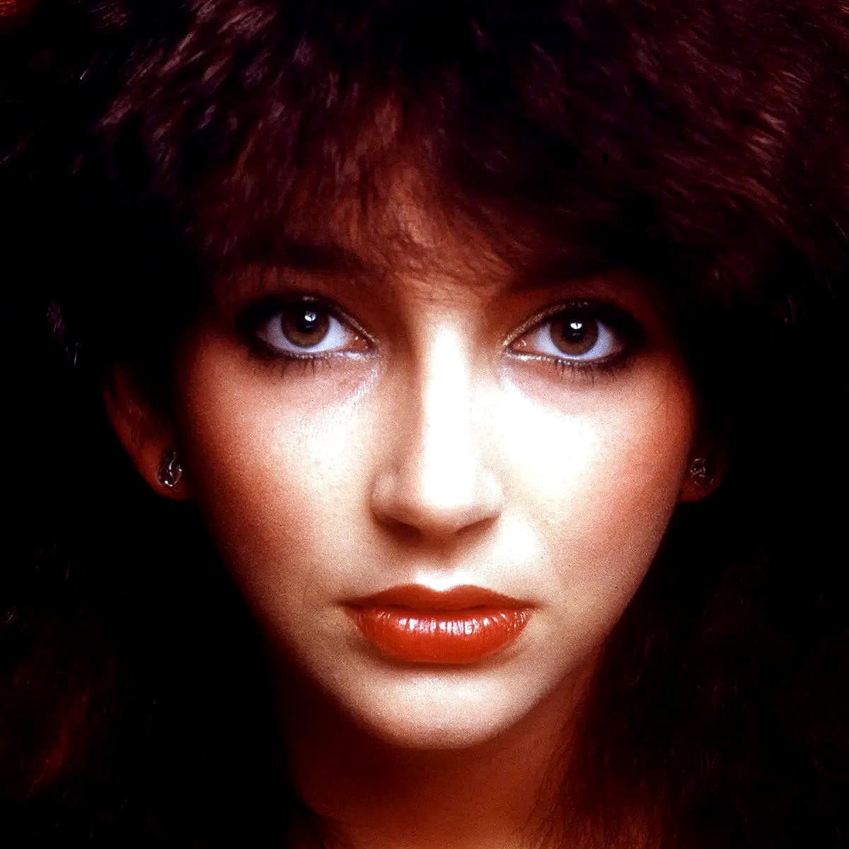 Kate Bush - Live at The Mmanchester Apollo - 1979