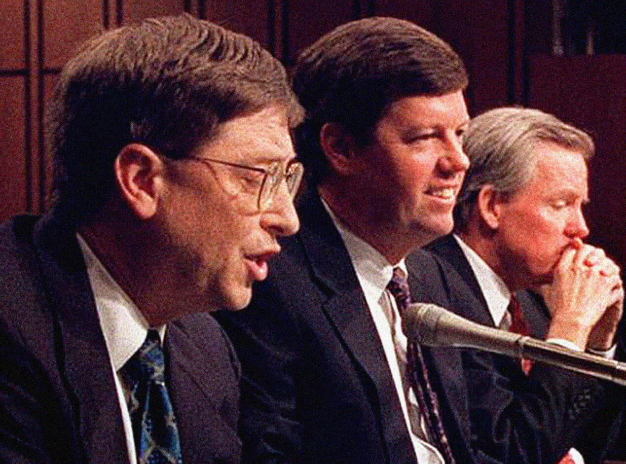 Audio recording of a historic press conference with prominent political figures discussing news, history, and music archives at Past Daily.