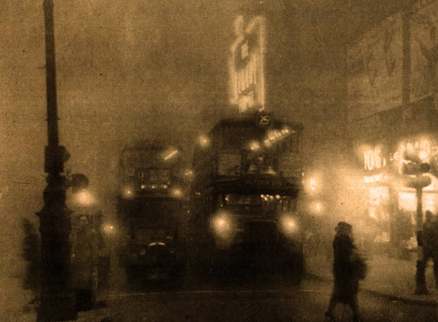 London wrapped in Fog - 1947