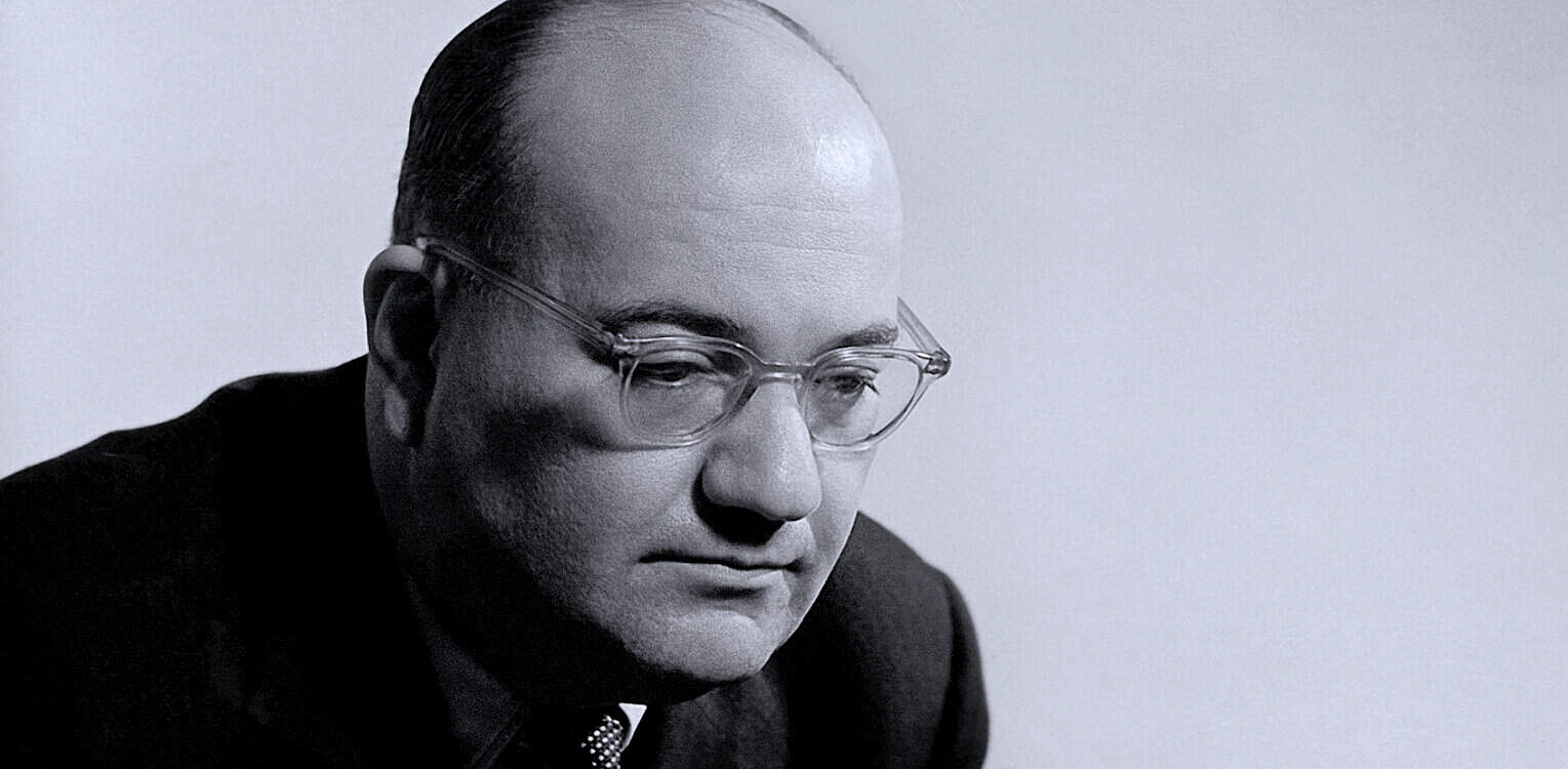 Vintage radio commentator in black and white, capturing historical news and music archives, representing Past Daily's sound archive of news and music history.