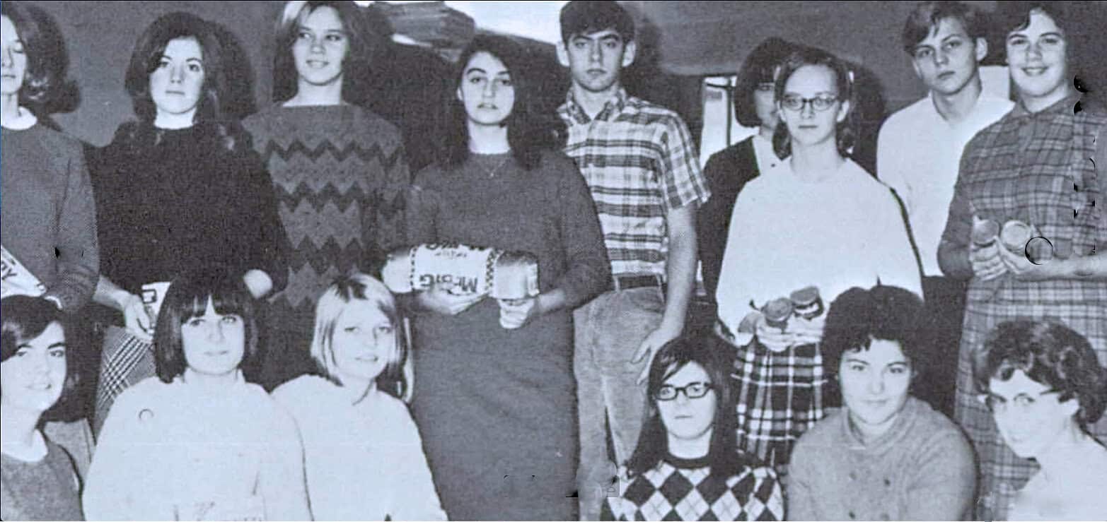 Black and white photo of a school group with students posing for a picture, showcasing 1980s fashion and hairstyles, capturing nostalgia, education, history, and vintage school portraits for SEO.